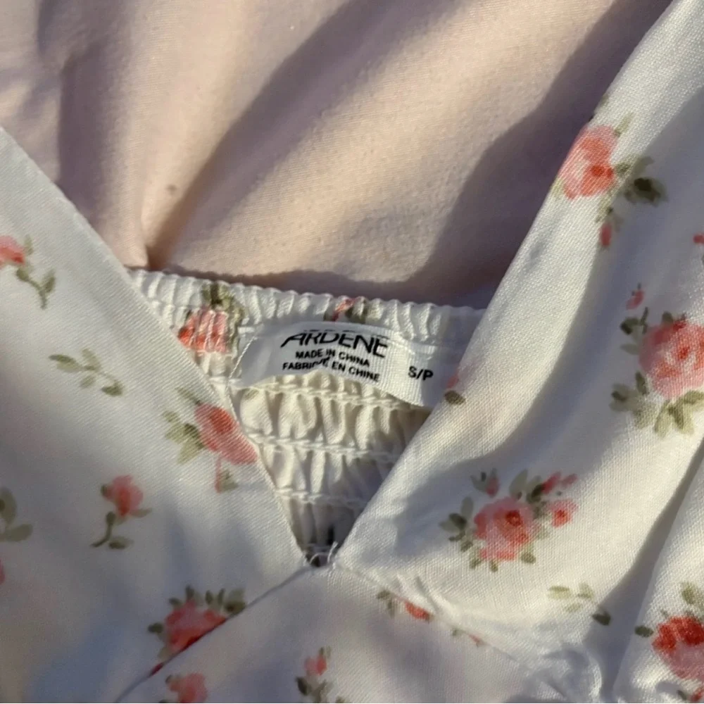 2/25$🍓⭐️ Ardene Floral Spaghetti Strap Top - Picture 2 of 2